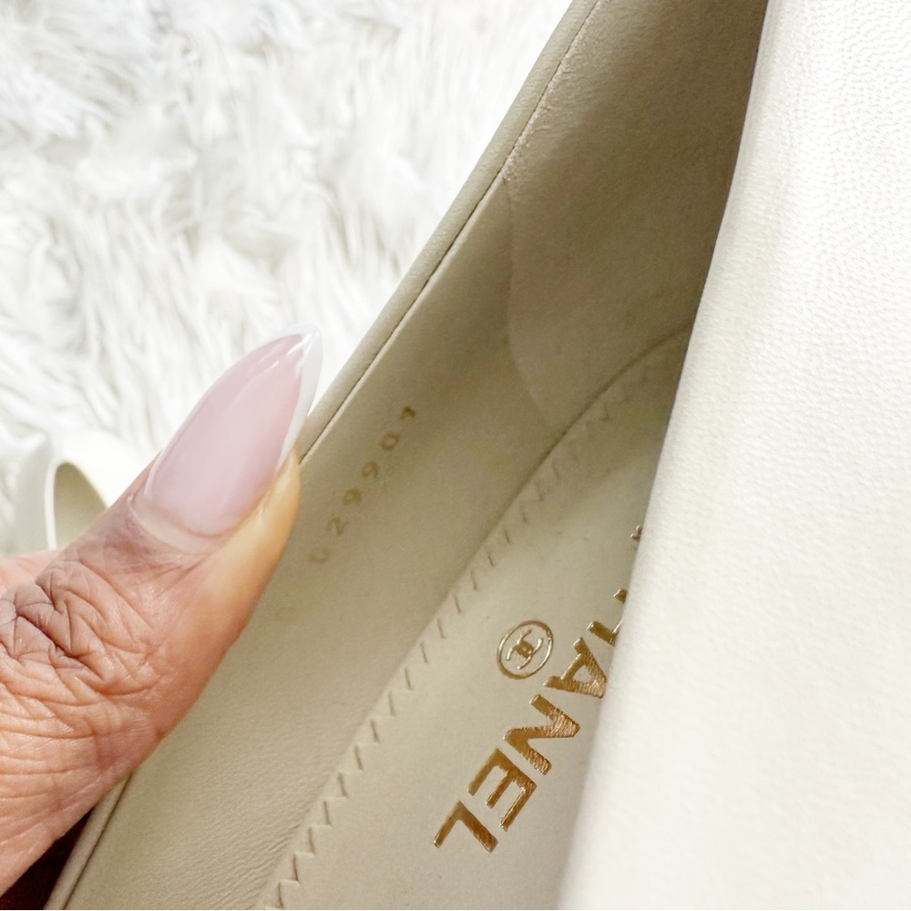 Chanel Ivory Lambskin Leather Gold Cap Pointed Toe CC Kitten Heels Size 38 - Picture 9 of 13